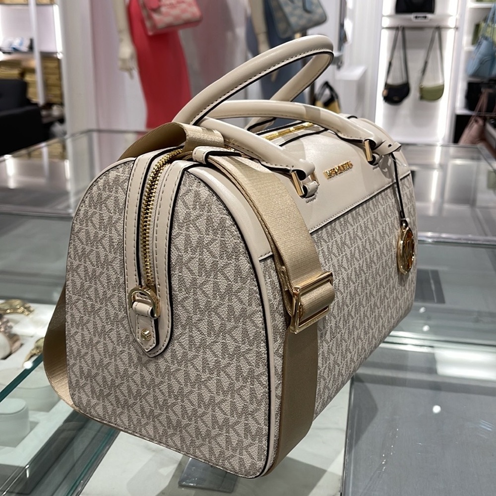 Michael Kors med Duffel Travel - Leather/Coated
35S2GTFU2B
Light Cream Multi
NWT - Picture 4 of 16